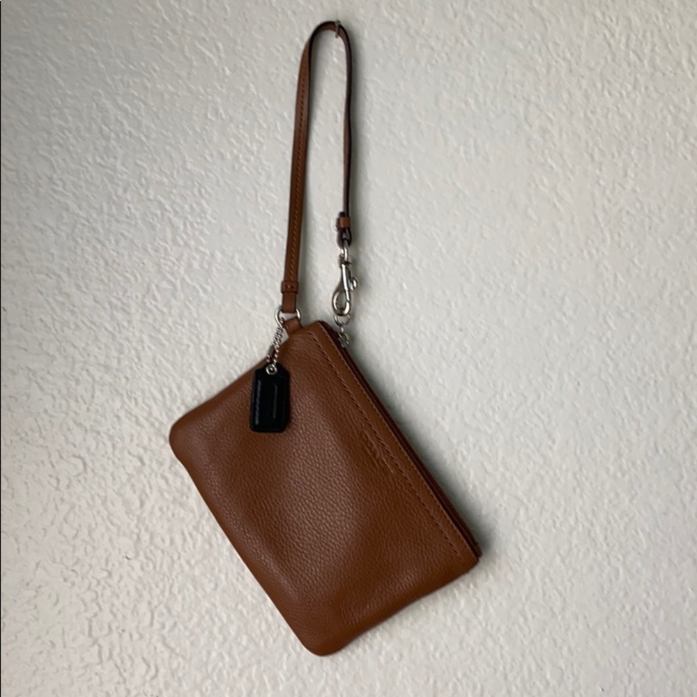 NWOT COACH leather small wristlet in Saddle
